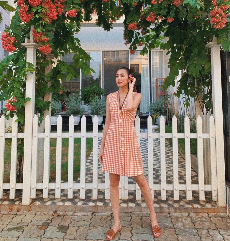 Mặc đẹp đón hè chuẩn style amp;#34;phu nhân hào mônamp;#34; Hà Tăng - Mát rượi mà vẫn thanh lịch - 2
