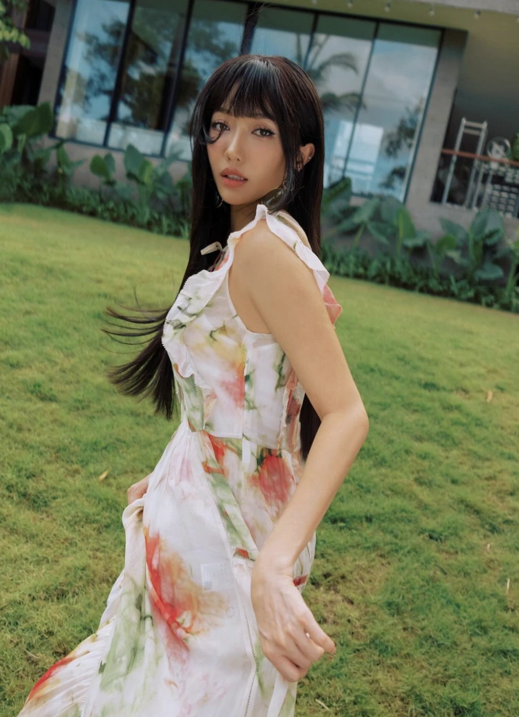 Gu ăn mặc tinh giản mà sang của Diệu Nhi: Sánh bước bên chồng hay đi đu idol đều áp dụng được - 5