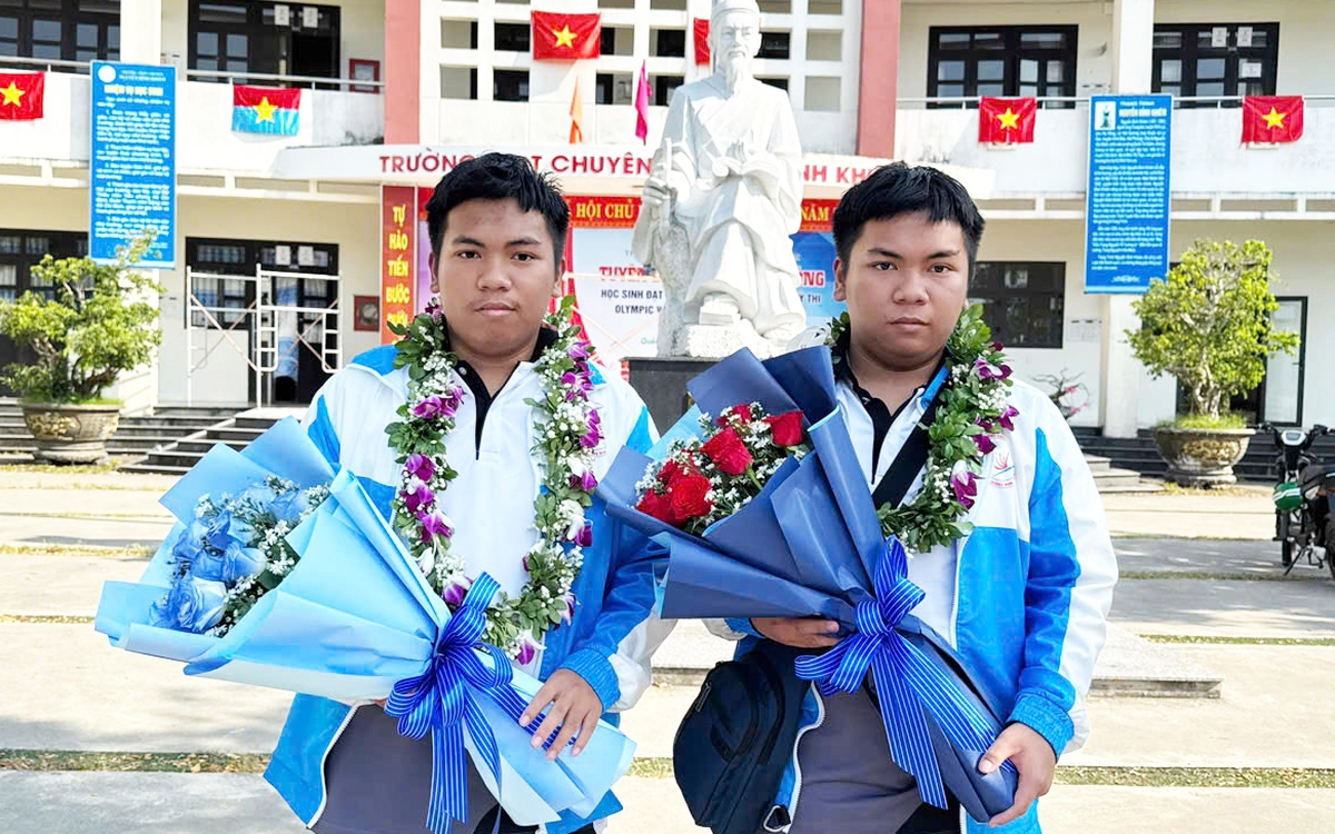 Trong kỳ thi HSG năm 2024, hai anh em cùng giành giải Nhất ở kỳ thi học sinh giỏi môn Toán cấp tỉnh, sau đó giành giải Nhất HSG QG. 