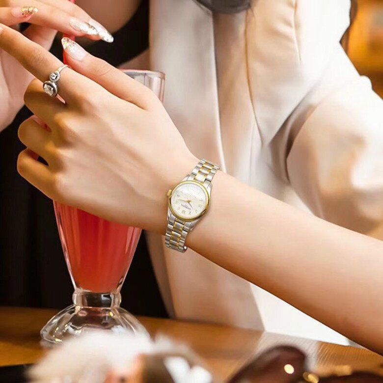 Đồng hồ là món phụ kiện thời trang mà phái đẹp yêu thích. Song, khi cho người khác mượn đồng hồ thì có thể ảnh hưởng đến vận mệnh tài lộc.
