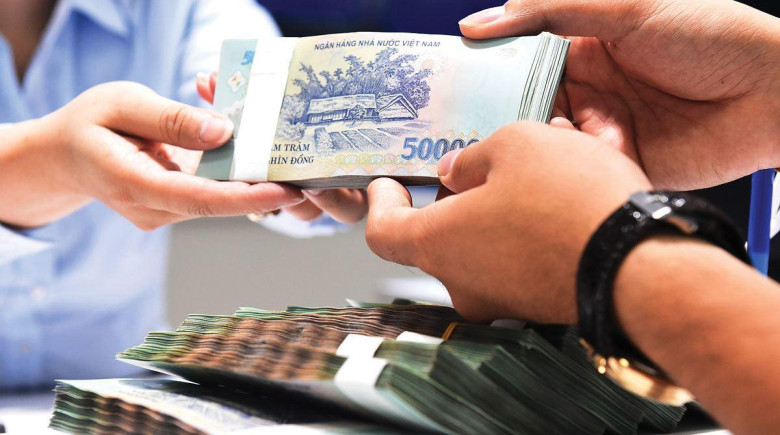 Khi cho người khác vay tiền vào ngày đầu năm hoặc đầu tháng, chẳng khác nào tự mở cửa cho tài lộc thoát ra ngoài. Thậm chí, theo một số chuyên gia phong thủy, người đi vay vào dịp này cũng sẽ gặp trắc trở vì vô tình “ấn định” cho bản thân một năm phải chật vật, thiếu trước hụt sau.