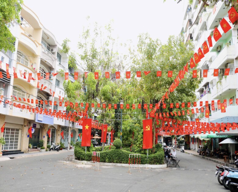 Nơi đây là địa điểm công cộng nơi phí chụp ảnh là 0 đồng. Thế nhưng, nơi đây gần sát khu dân cư nên khi chụp ảnh, tham quan hãy giữ trật tự và đậu xe đúng nơi quy định.