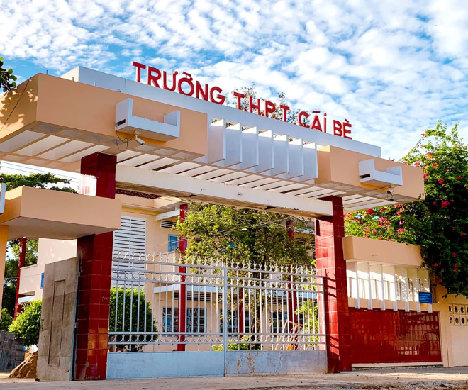 Trường được trùng tu năm 2018 với mức kinh phí gần 30 tỷ đồng. Đây là ngôi trường cấp 3 hiện đại bậc nhất tại huyện Cái Bè, tỉnh Tiền Giang.