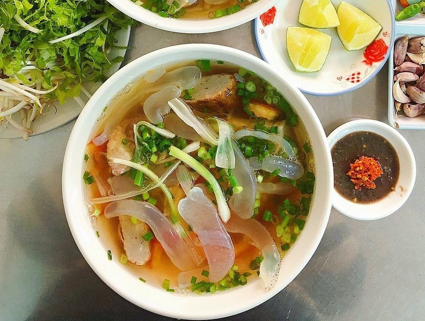 Có Một Viên Ngọc Xanh Ẩn Mình, Khung Cảnh Bình Dị Đến Lạ: Ở Nha Trang Mà Cứ Ngỡ Lạc Vào Xứ Sở Thần Tiên 8 Sứa Dùng Để Nấu Bún Là Loại Sứa Nhỏ, Thân Trong, Giòn Và Có Vị Thanh Mát.