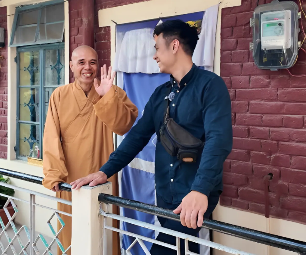 Sau khi ly thân, bố anh Minh đã quyết định xuất gia, chọn con đường tu tập.