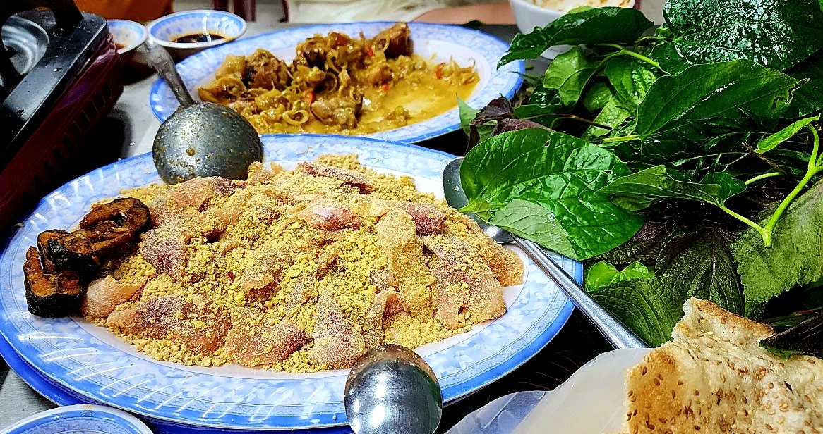 Gỏi cá Tân Mai là món ăn thể hiện sự gắn kết giữa người dân Biên Hòa và những dòng sông đầy ắp tôm cá.