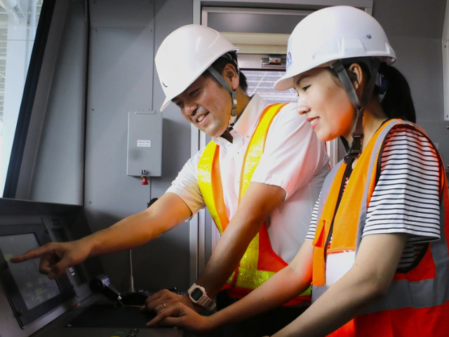 Ngoài ra, sinh viên ngành này có cơ hội làm việc trong các cơ quan, tổ chức chuyên về quy hoạch và phát triển giao thông đô thị hoặc tham gia vào các dự án hạ tầng giao thông quốc tế.