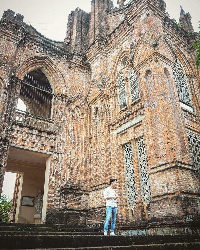 Nhờ vẻ đẹp độc đáo mà nơi đây thu hút nhiều khách du lịch đến đây tham quan, chụp ảnh.