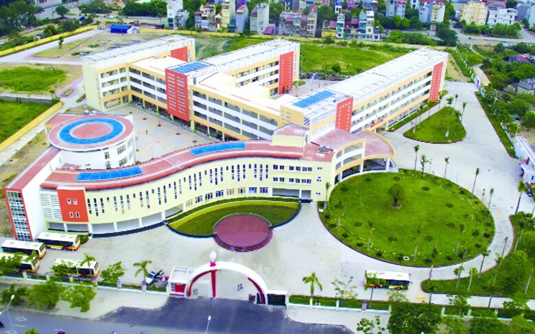 Trường THPT Chuyên Trần Phú nhìn từ trên cao như một đô thị thu nhỏ.