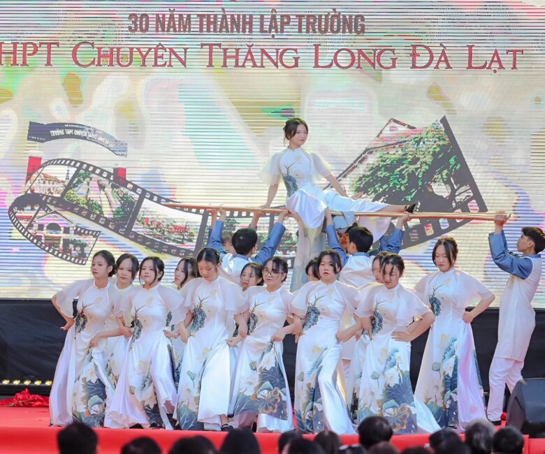 Học sinh trường THPT Chuyên Thăng Long năng nổ trong hoạt động ngoại khóa.