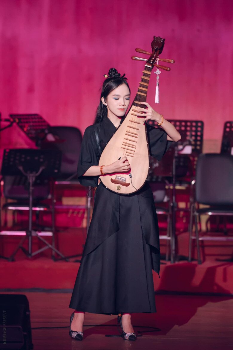 Là trường thiên hướng về nghệ thuật, năng khiếu nên quy trình thi tuyển khắt khe và tỉ lệ chọi rất cao.