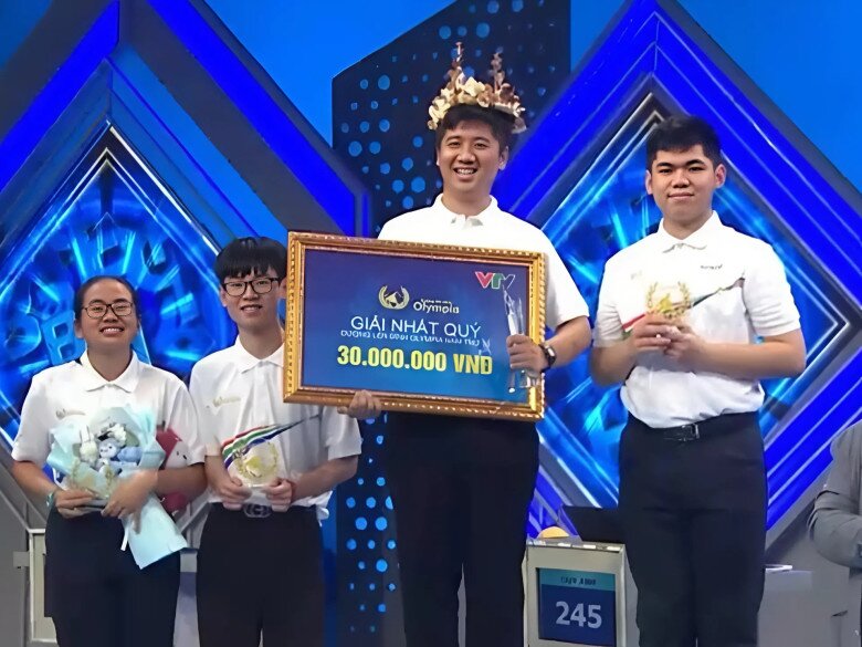 Nhựt Lam là niềm tự hào của THPT Cái Bè khi đem về cầu truyền hình trận chung kết năm của Đường lên đỉnh Olympia 2025.