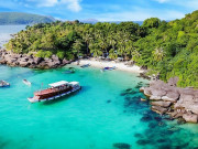 Lifestyle - Hòn đảo được mệnh danh "Vịnh Hạ Long của phương Nam", góc nào cũng có ảnh đẹp, thưởng thức đặc sản "mê quên lối vế"
