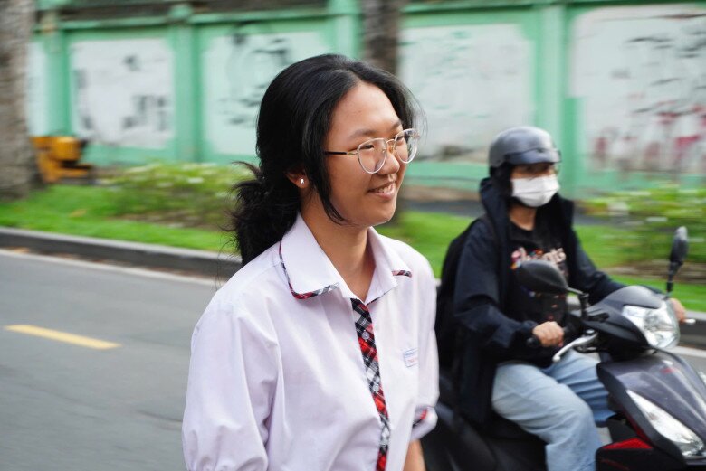 Tâm trạng thoải mái của thí sinh trước giờ bắt đầu thi môn Văn.