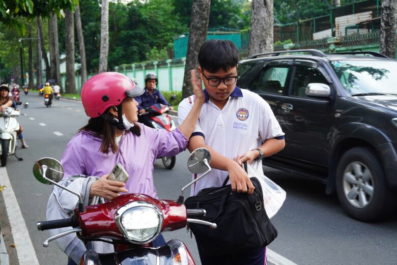 Phụ huynh gửi lời dặn dò đến con: Quan trọng là bình tĩnh và chiến hết mình.