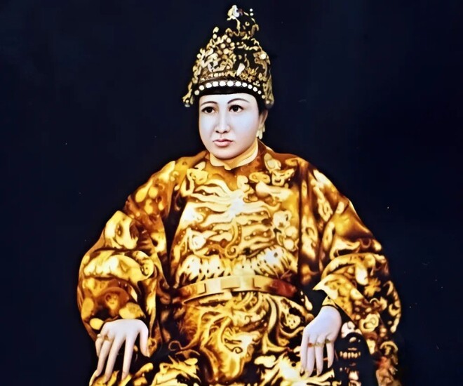Sau khi Miên Tông lên ngôi, tức là vua Thiệu Trị (trị vì 1841-1847), bà được phong làm Tứ Giai Lương Tần và sau đó thăng lên Nhất Giai Lương Phi - một trong những bậc cao nhất trong hệ thống hậu cung triều Nguyễn thời bấy giờ. (Ảnh minh họa).