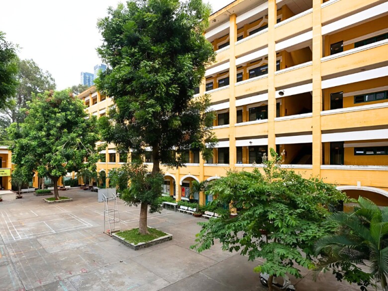 Từ năm 1979 đến nay, trường chính thức trở thành trường cấp 3 dành cho cả nam lẫn nữ và có mức điểm chuẩn tuyển sinh cao hàng đầu tại TP.HCM. (Ảnh: Internet).