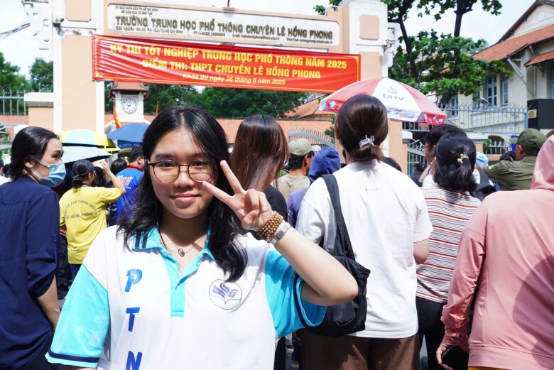 Lựa chọn môn Hóa học và Sinh học, nữ sinh trường Phổ thông Năng khiếu đề thi vừa sức tuy nhiên cần phải vận dụng nhiều kiến thức và đọc kỹ đề mới có thể đạt điểm cao.