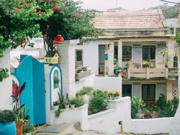 Khám phá nơi mệnh danh Santorini thu nhỏ ở Việt Nam, góc nào nhìn cũng điện ảnh, hút khách du lịch nhờ sự bình yên