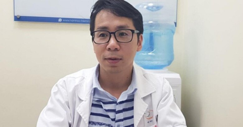 Bác sĩ Đinh Hữu Việt cho biết, thời gian vàng để cứu tinh hoàn bị xoắn là 6 giờ, vì thế khi trẻ có bất thường cần đưa đến viện càng sớm càng tốt. 