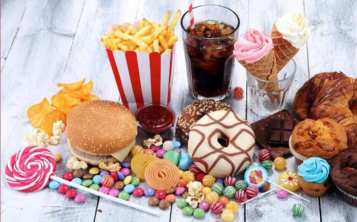 Đồ ngọt trẻ rất thích nhưng chúng lại gây nên hệ lụy nguy hiểm cho sức khỏe cả trước mắt và lâu dài. Ảnh minh họa. 