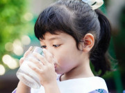 Sức khỏe - 3 tiêu chí cần lưu ý giúp mẹ chọn đúng loại sữa thanh ngọt ít đường, đảm bảo con hợp tác uống sữa