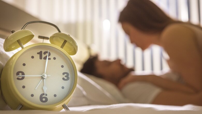 Yêu buổi sáng mang lại nhiều lợi ích, nhất là với các cặp đôi có vấn đề về sinh lý. Ảnh minh họa. 