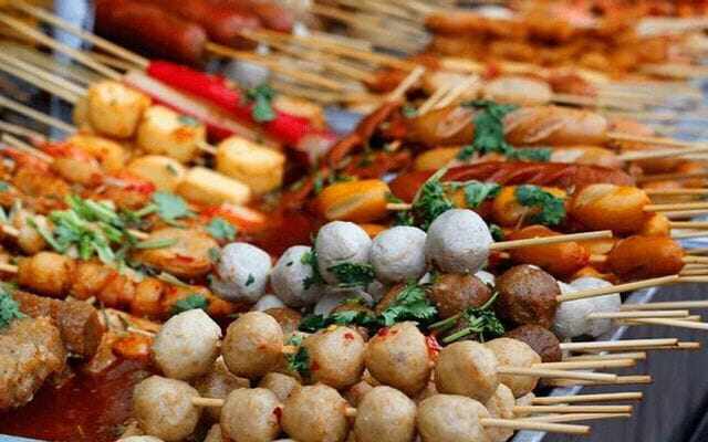 Thực phẩm bẩn đang đầu độc giới trẻ từng ngày, dù nhiều người biết nhưng vẫn ăn. Ảnh minh họa. 