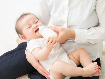 Trẻ bú bình có thể nuốt hơn 1 triệu hạt vi nhựa mỗi ngày: Có phải mọi bình sữa đều nguy hiểm, làm...