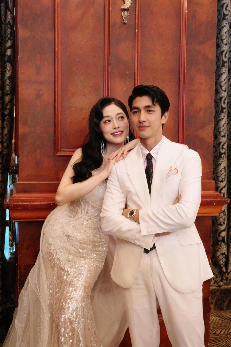 3 nàng hậu lấy mối tình đầu, người rời ánh đèn showbiz để giữ lửa gia đình, người có hôn nhân amp;#34;bất ổnamp;#34; - 5