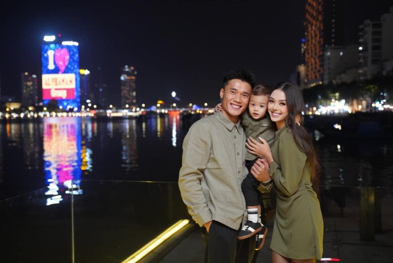 Bùi Tiến Dũng hé lộ cuộc sống thật với vợ Tây, món quà kỷ niệm người đẹp tặng chồng khiến netizen thốt lên 3 từ - 5