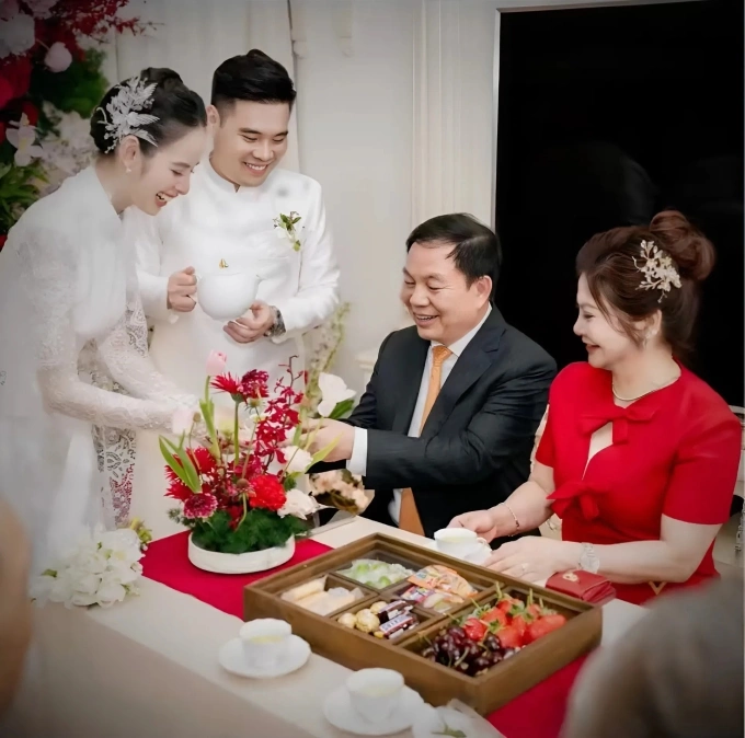 Hương Liên mới tổ chức đám hỏi với bạn trai thiếu gia.