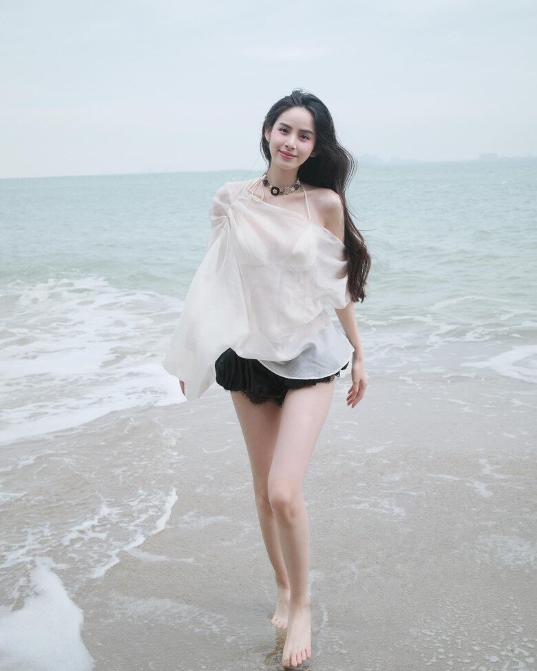Chân dung nàng amp;#34;mỹ nhân nụ cườiamp;#34; mới bước vào hào môn: Vóc dáng nóng bỏng, nhan sắc tựa Kim Tae Hee - 2