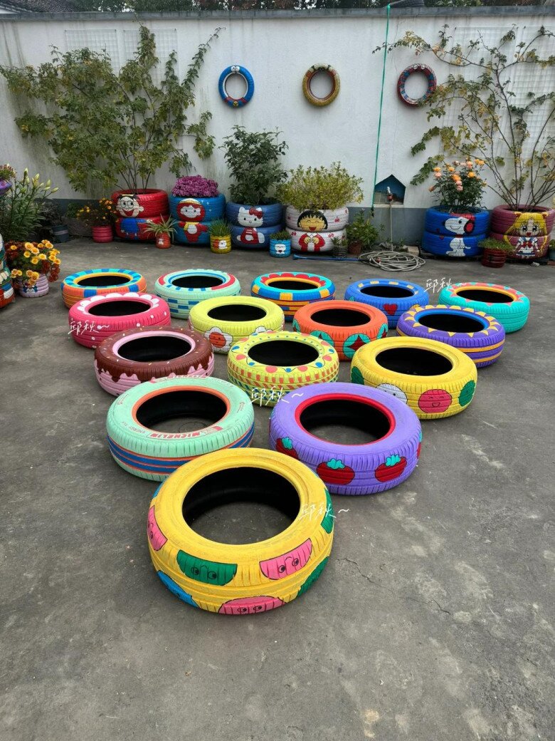 Chàng trai 10X trồng hoa hồng trong lốp xe, vừa dễ thương vừa đẹp rực rỡ, ai nhìn cũng mê - 7