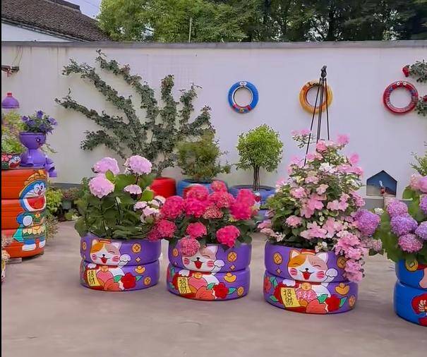 Chàng trai 10X trồng hoa hồng trong lốp xe, vừa dễ thương vừa đẹp rực rỡ, ai nhìn cũng mê - 6