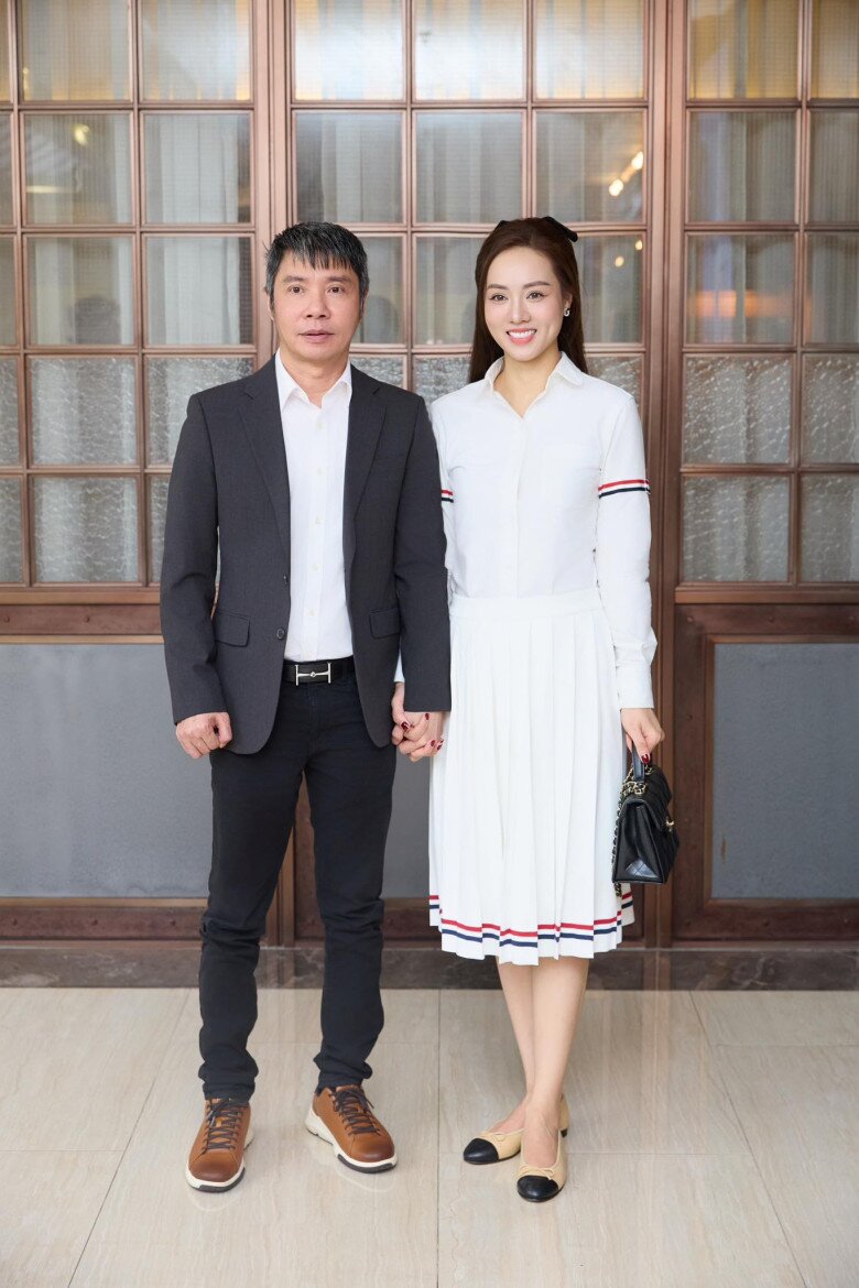 Vợ chồng NSND Công Lý và Ngọc Hà cũng không đeo nhẫn cưới.