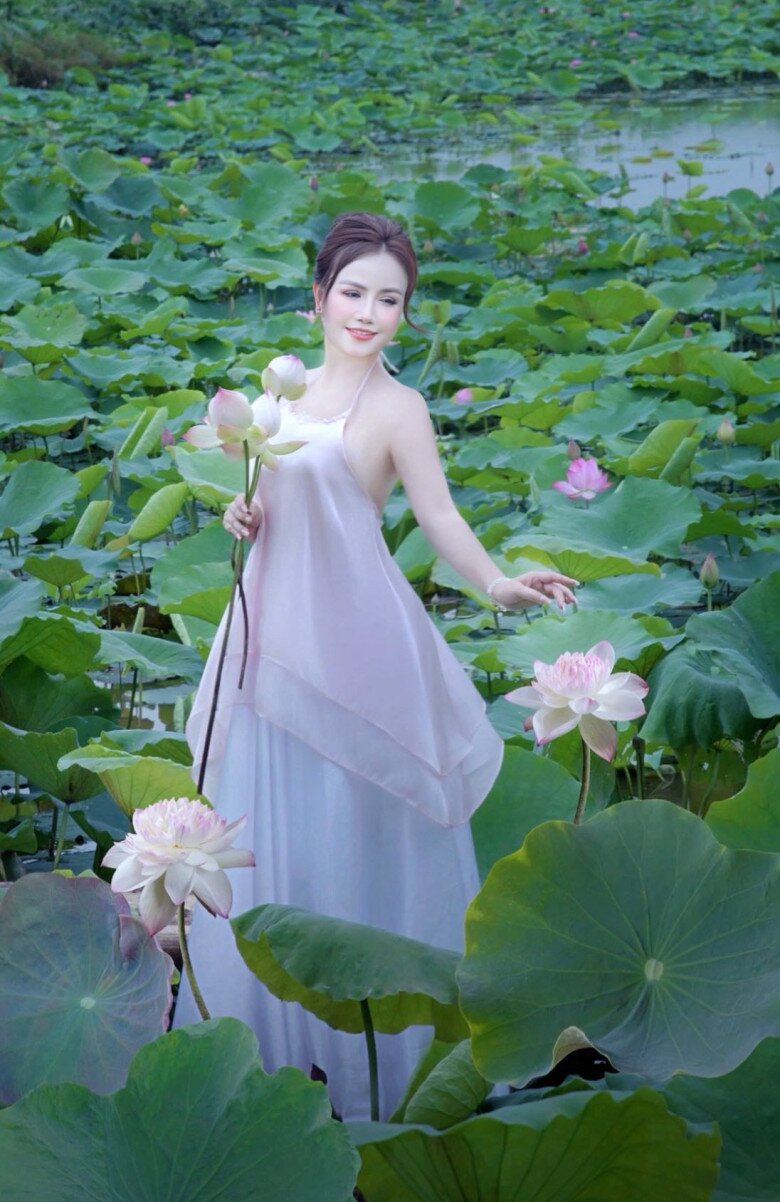 Nhan sắc ngọt ngào của Hoàng Yến ở tuổi U50.