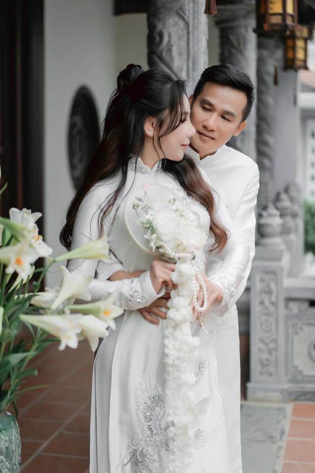 Hồ Quỳnh Hương và ông xã.