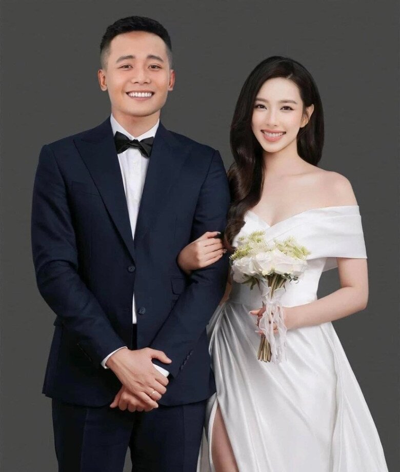Ảnh cưới do fan cắt ghép.