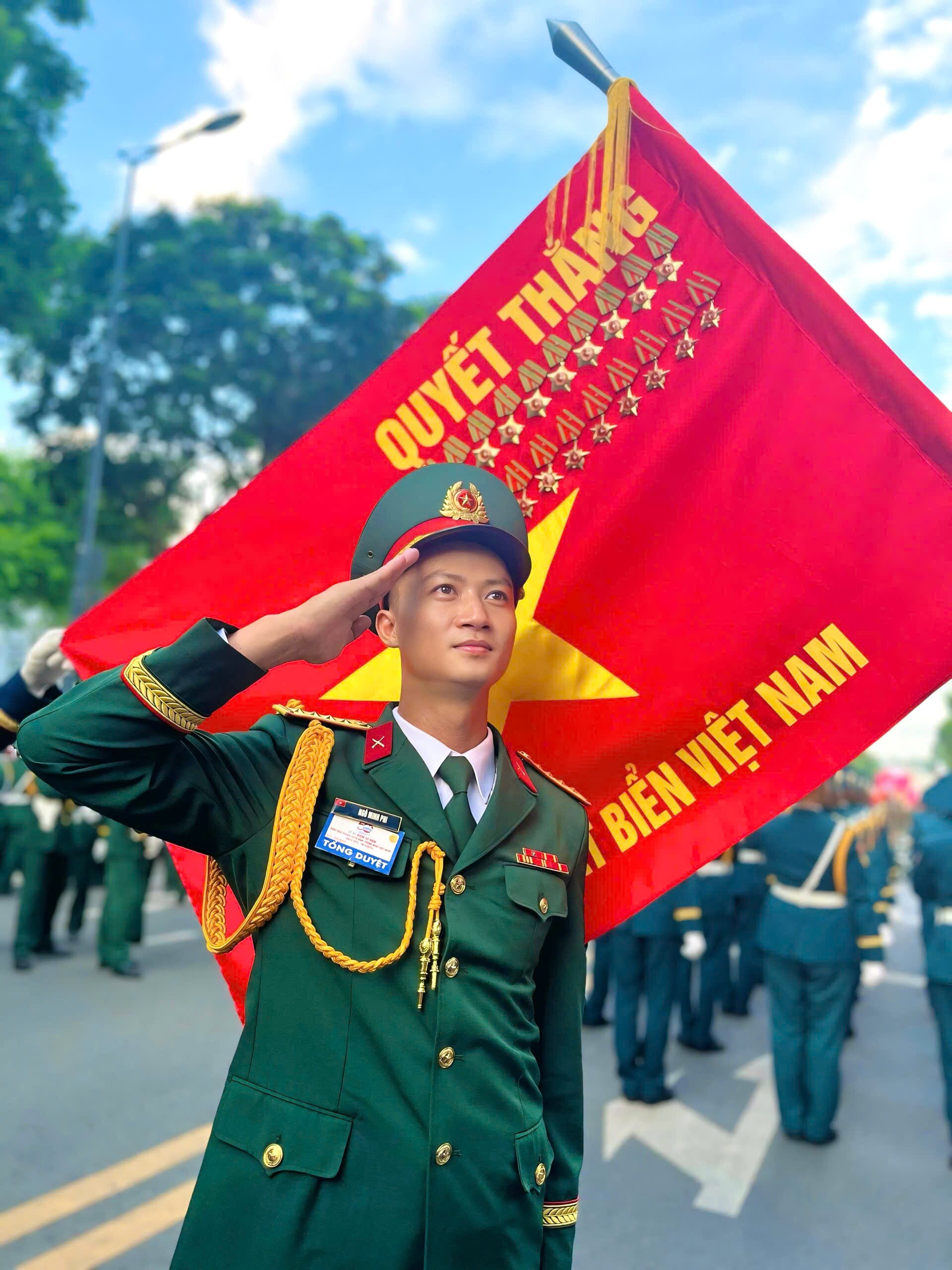 Gặp hậu phương nhỏ giữa đại lễ lớn 30/4: “Tự hào vì anh – người lính thầm lặng của em!” - 4