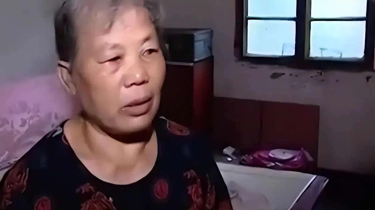 Mẹ của chị Đặng Ái Huy.