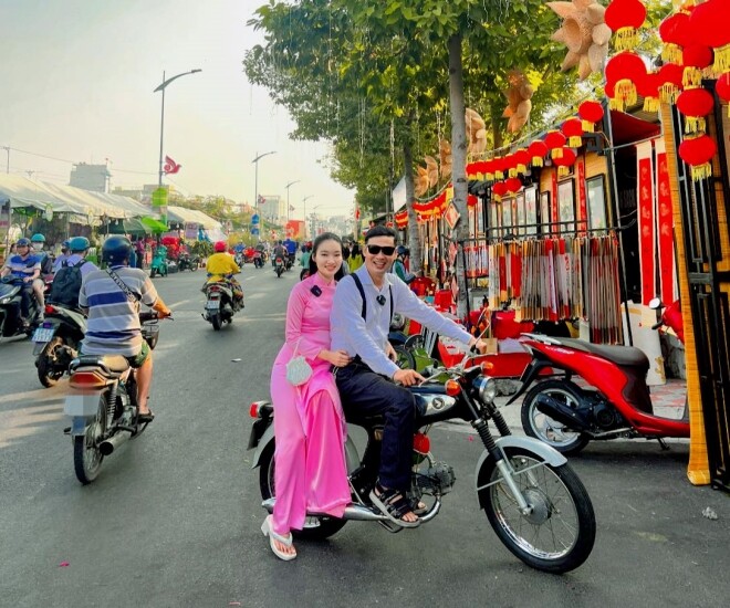 Tiết Cương và bà xã Ngọc Thưởng.