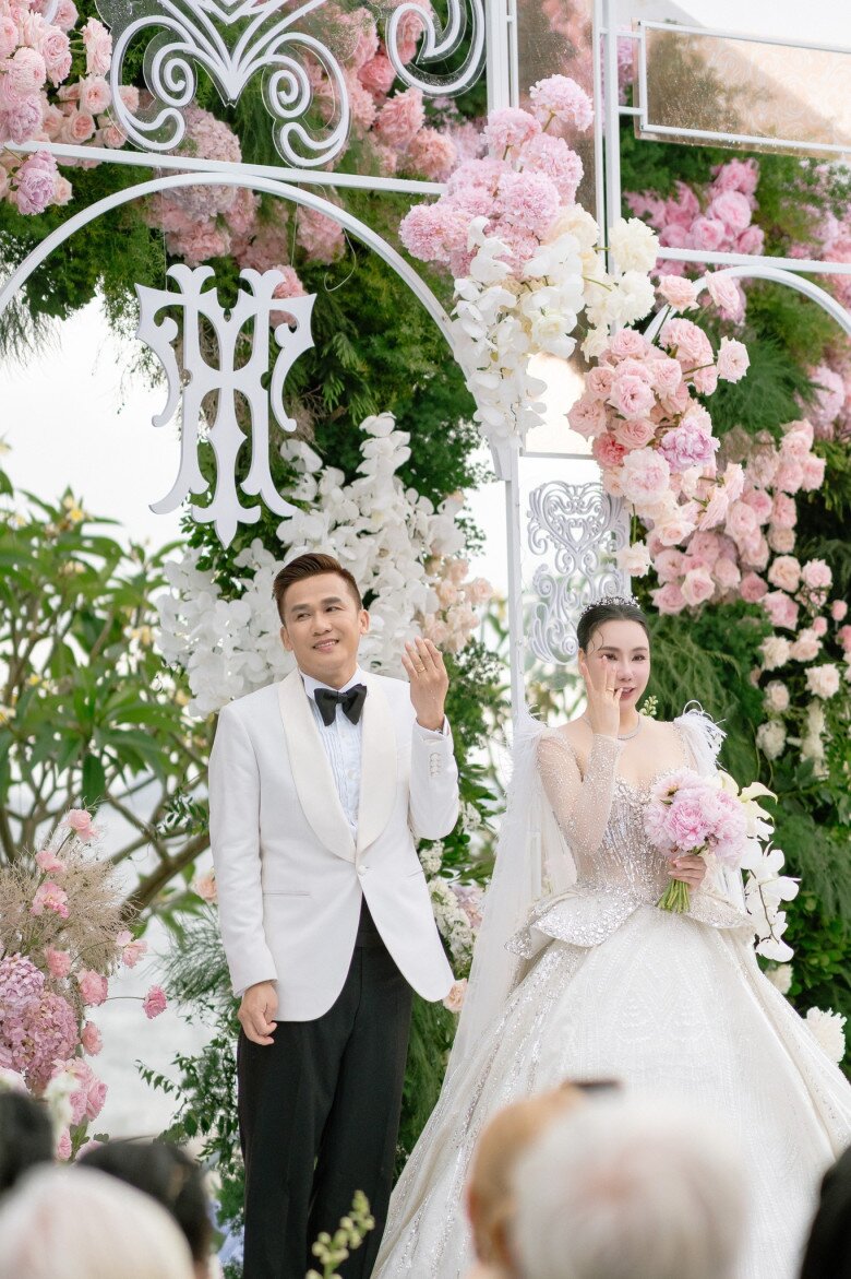 Xem thêm: Dàn sao dự đám cưới của Hồ Quỳnh Hương.