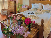 Nhà đẹp - 8 loại hoa tưởng đẹp nhưng lại gây hại khi đặt trong phòng ngủ, không phải mê tín mà là sự thật!