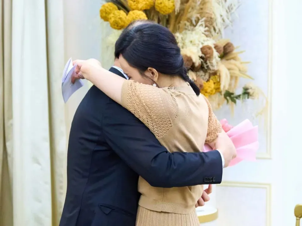 Mỹ nhân cưới con trai gia tộc máu mặt Đông Nam Á, sinh con được nhà chồng tặng 20 siêu xe, sống như bà hoàng - 6
