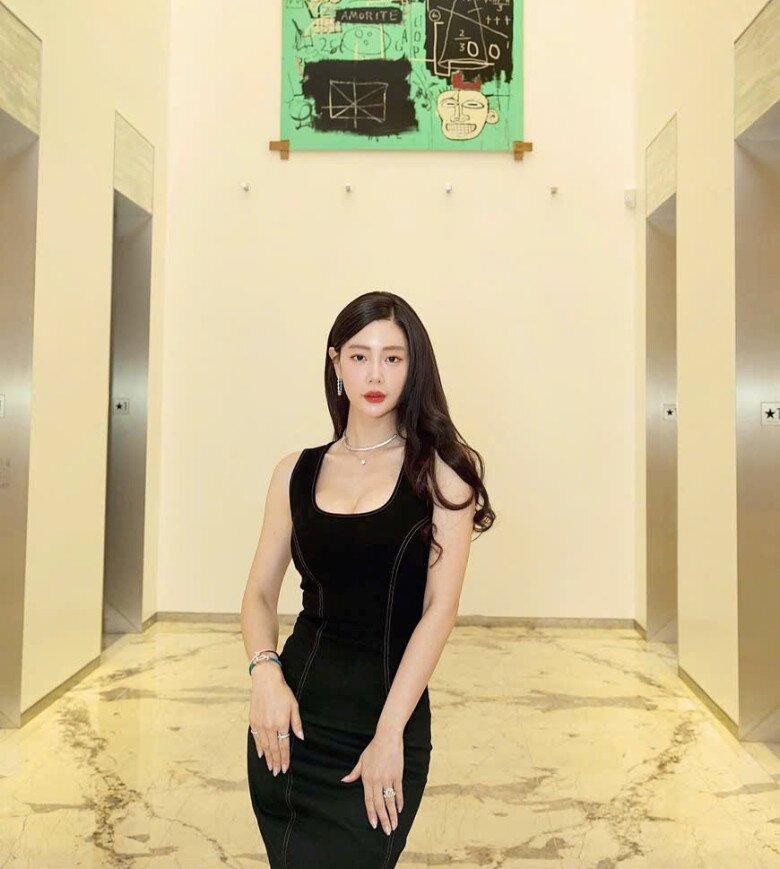 amp;#34;Mỹ nhân hot nhất phố đi bộ Hà Nội” đổi đời nhờ lấy chồng tỷ phú, sống như bà hoàng trong biệt thự trăm tỷ - 3