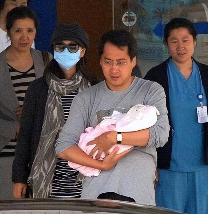 Hình ảnh hiếm hoi về ông xã của Trần Hảo.