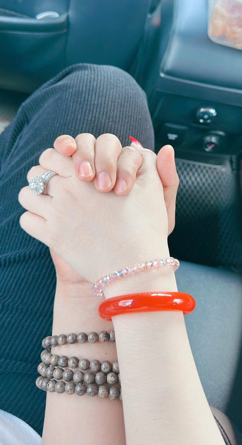 Hòa Hiệp khoe bạn gái trên trang cá nhân.