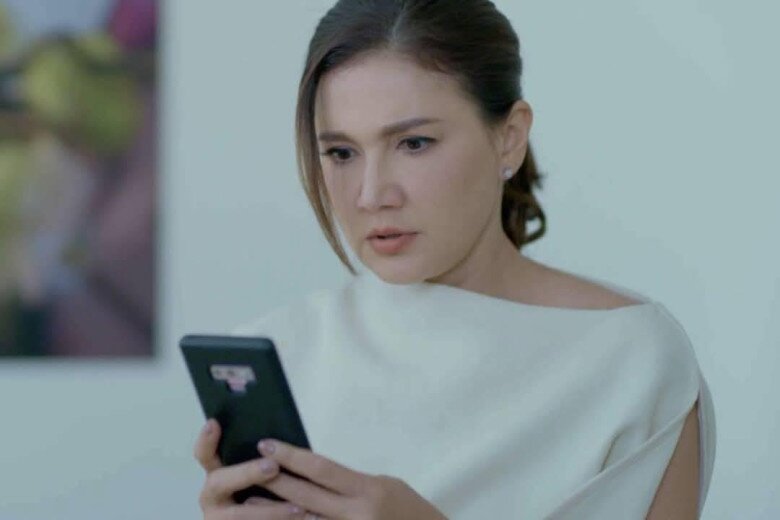 Đọc tin nhắn trong điện thoại con rể mà sống mũi tôi cay cay. (Ảnh minh họa)