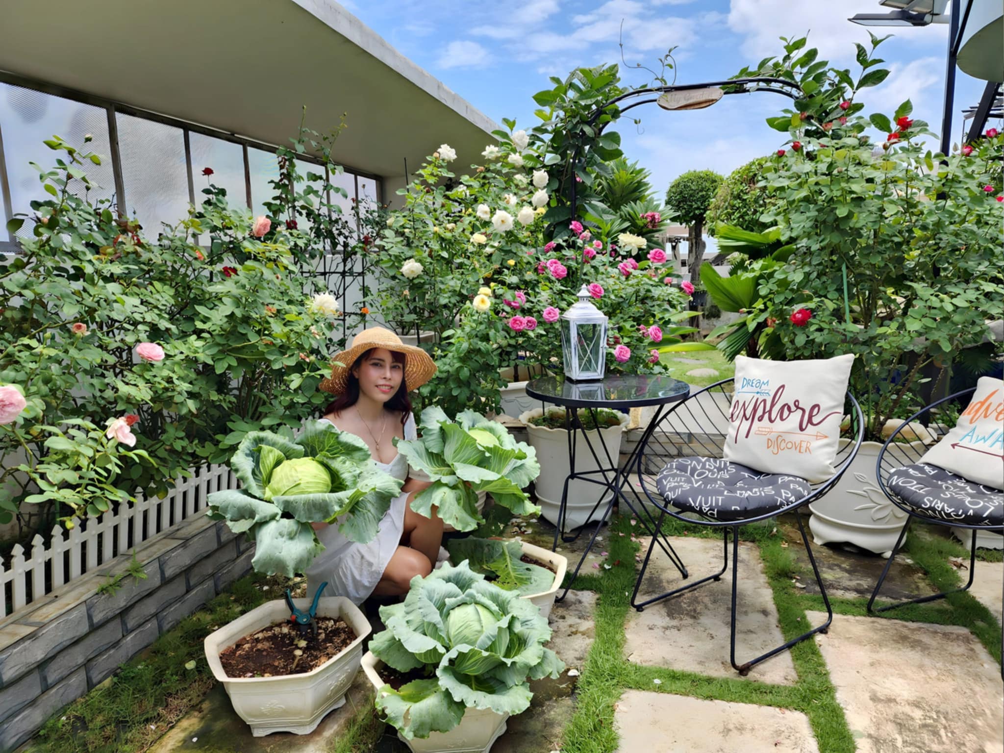 “Ốc đảo xanh mát” ở penthouse tầng 23 của mẹ đảm Bình Dương: Hoa hồng tỏa ngát hương, vườn rau trái trĩu quả - 23